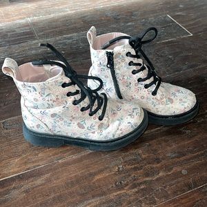 Girls flower boots, size 13
